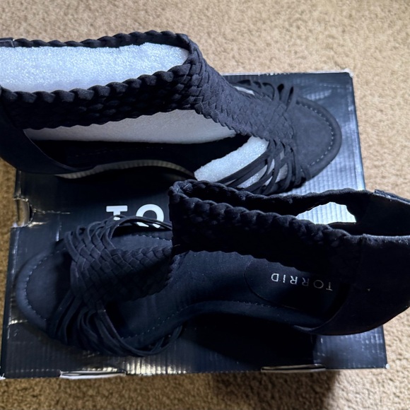 Brand new never worn size 11 W BLk Braided TSTRAP MIDI Torrid - Picture 2 of 4